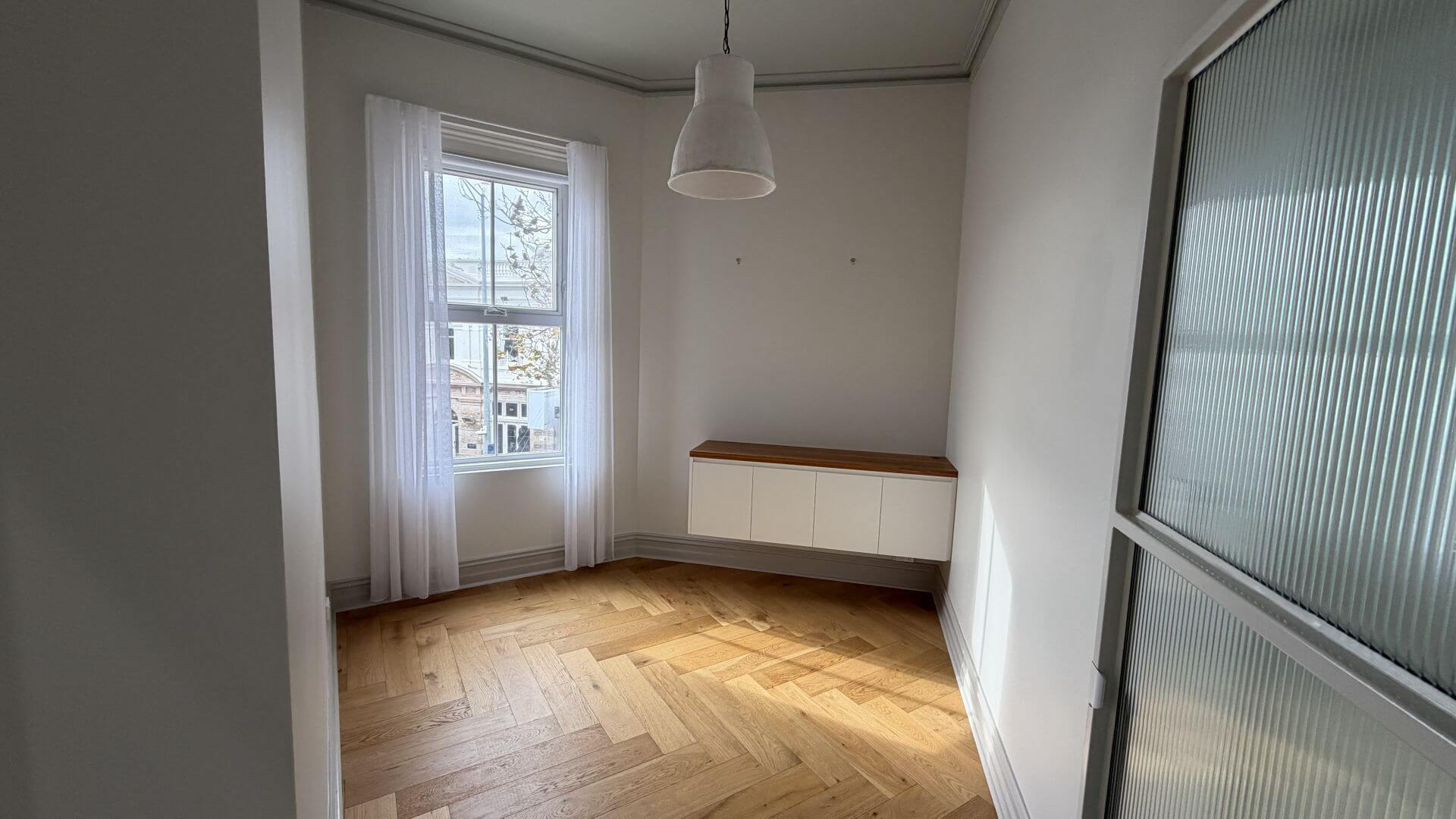Liebe Mornington Room